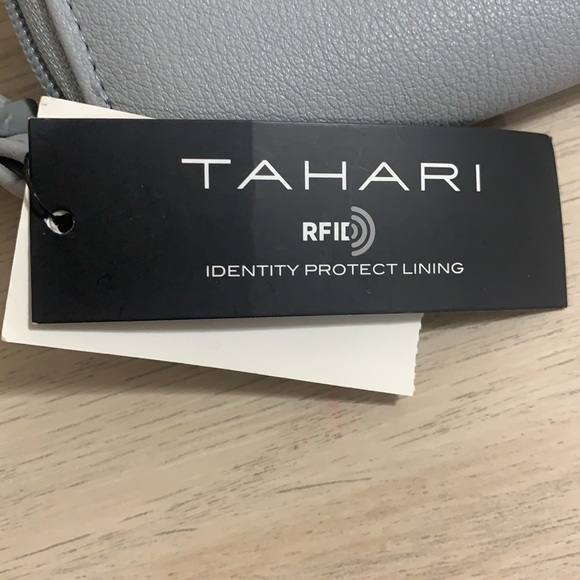 Tahari Grey Wristlet - Picture 6 of 6